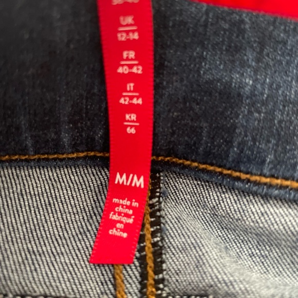 Spanx Blue Jeans Distressed Pull On Sz Med 29”wX27”l - Picture 6 of 7